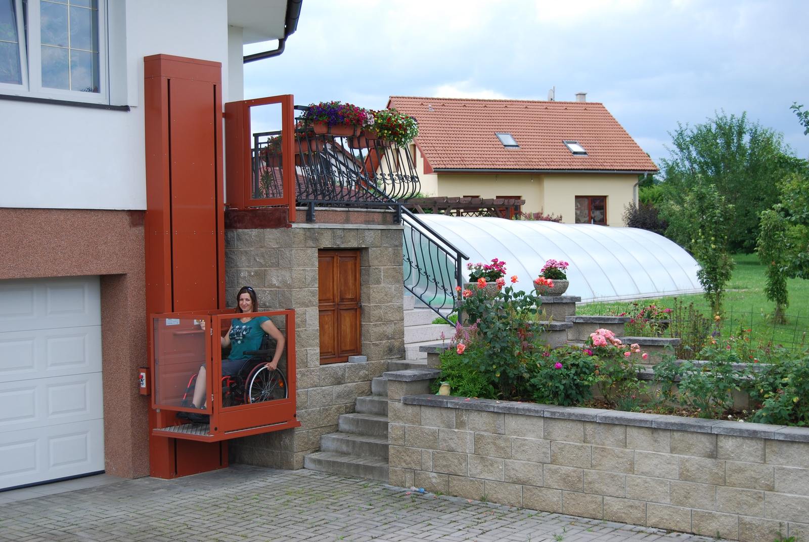 Aufzüge und vertikale Plattformlifte Aufzüge und vertikale Plattformlifte