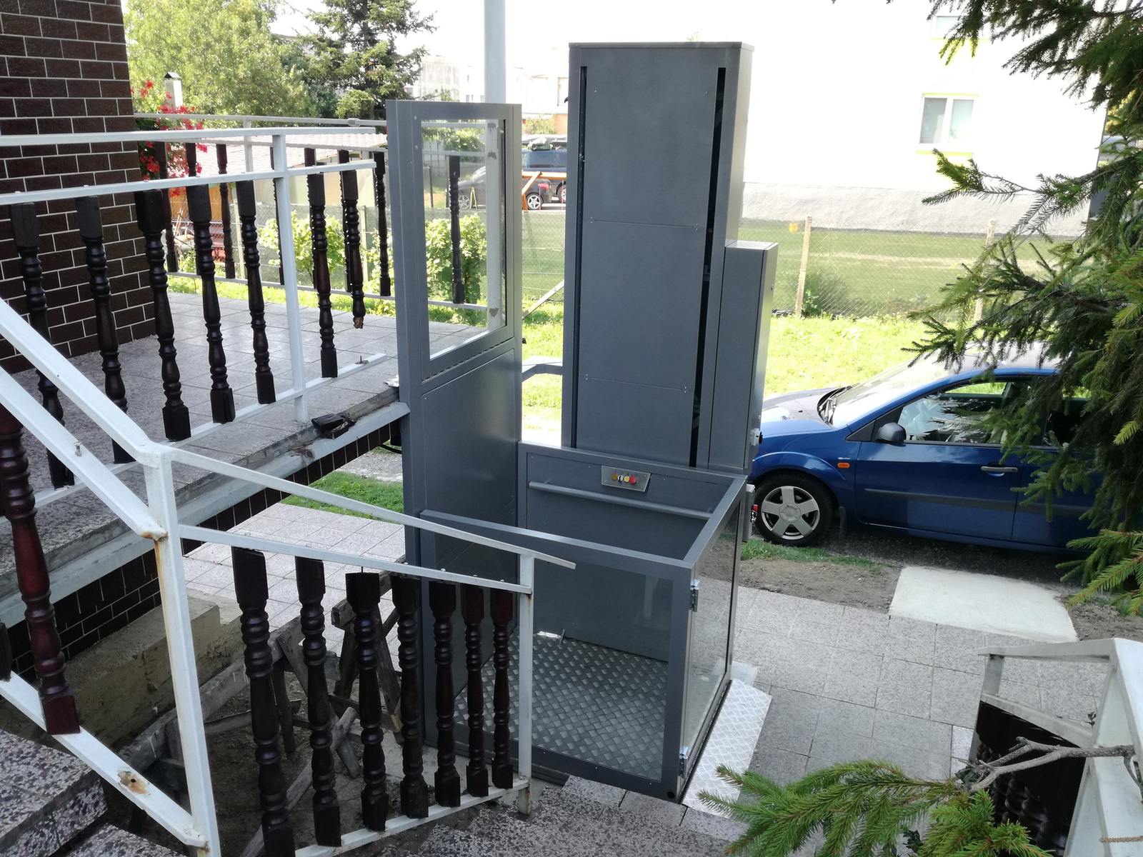 Aufzüge und vertikale Plattformlifte Aufzüge und vertikale Plattformlifte