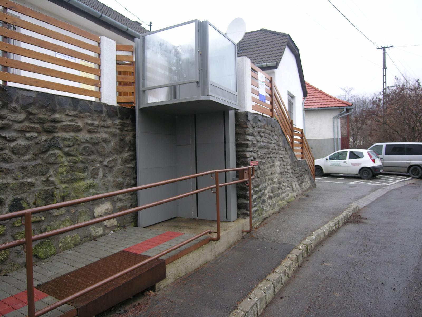 Aufzüge und vertikale Plattformlifte Aufzüge und vertikale Plattformlifte