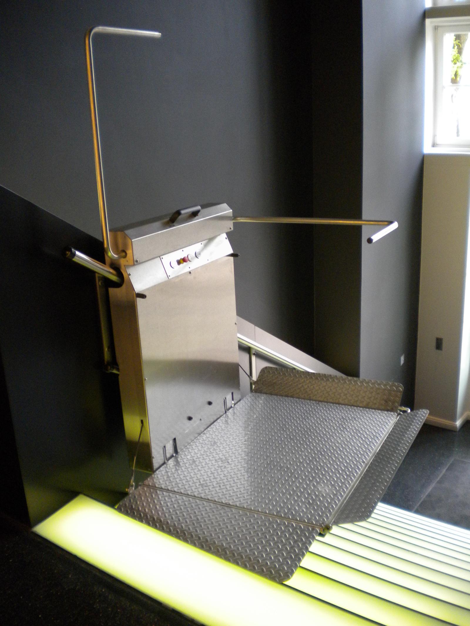 Gebrauchte Plattformlifte für gerade Treppen Gebrauchte Plattformlifte für gerade Treppen