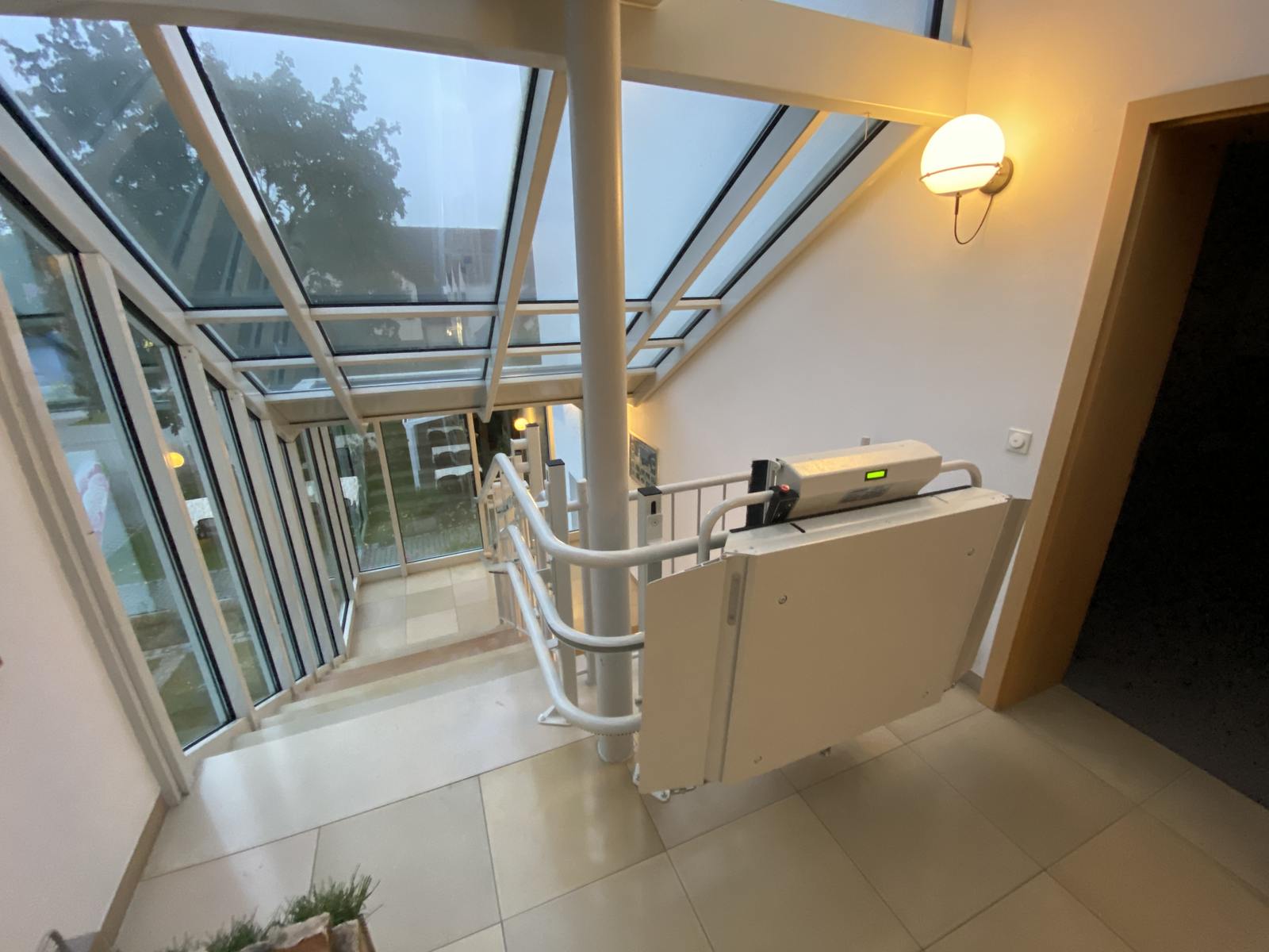 Plattformlifte für kurvige Treppen