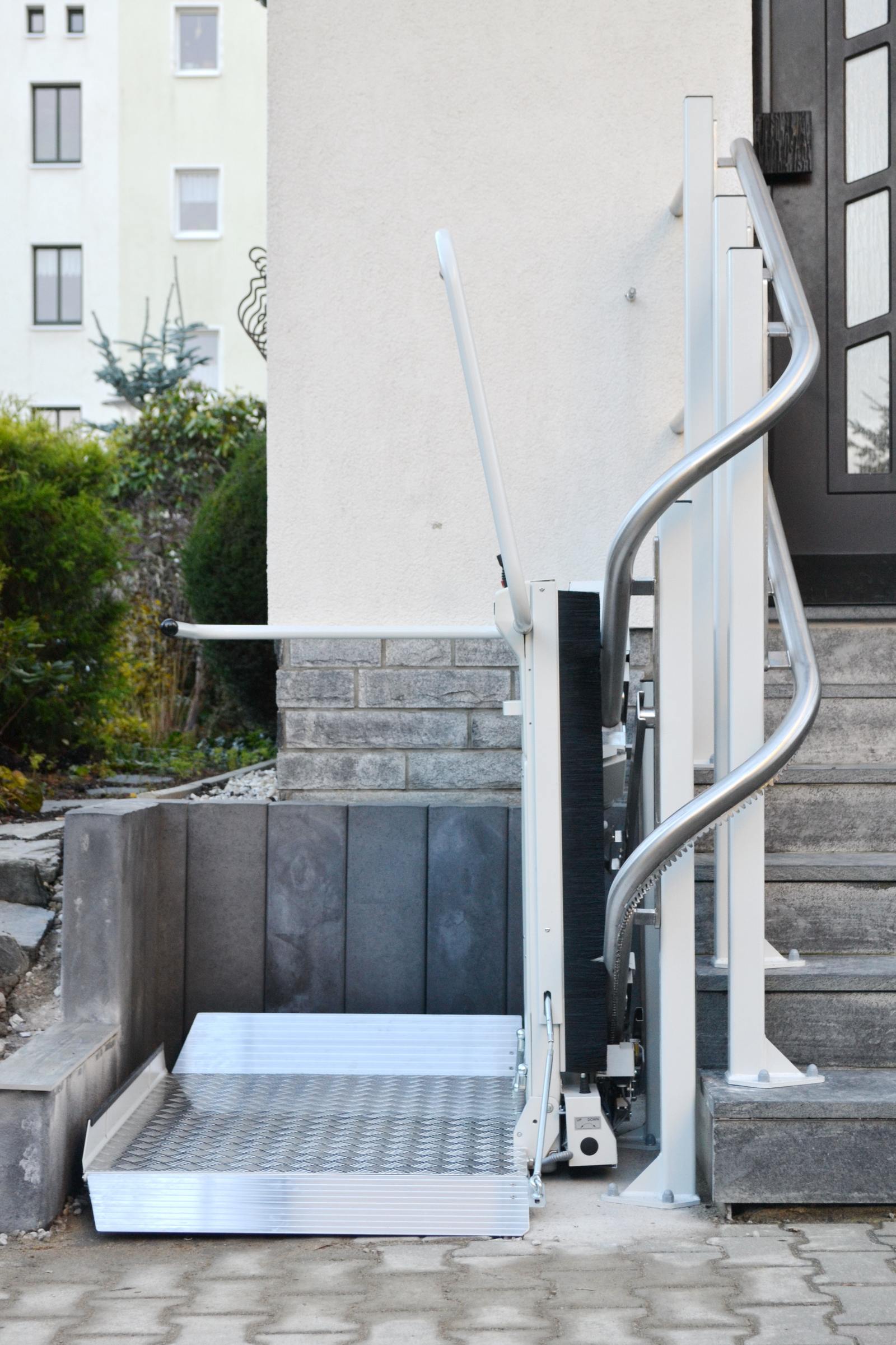 Gebrauchte Plattformlift für kurvige Treppen Gebrauchte Plattformlift für kurvige Treppen