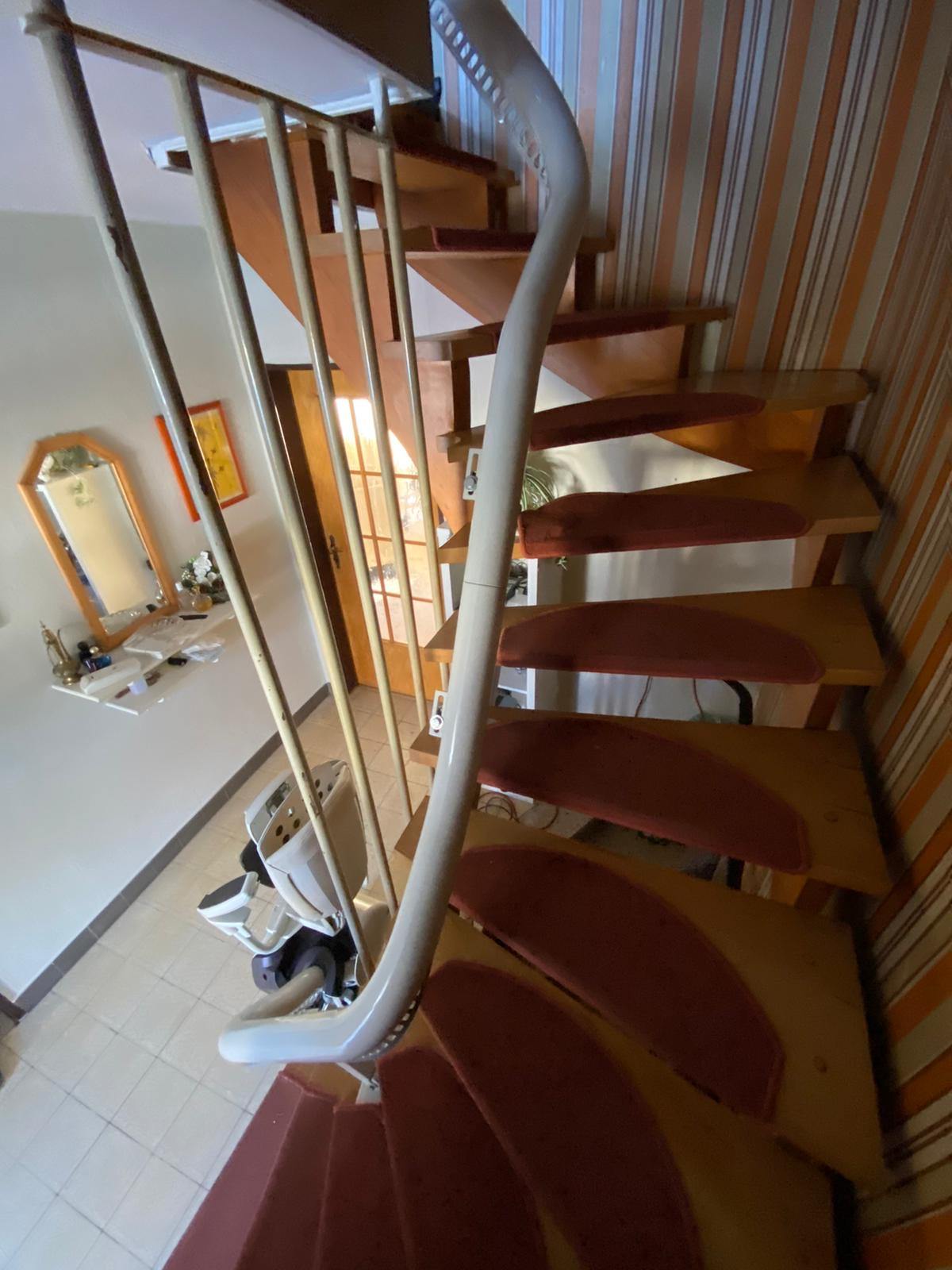 Gebrauchte Treppenlift kurvige Treppen Gebrauchte Treppenlift kurvige Treppen