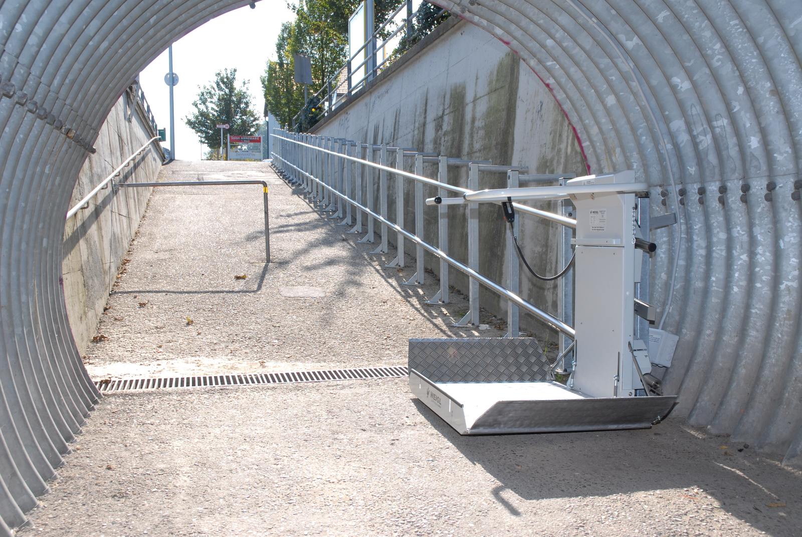 Plattformlift für gerade Treppen Plattformlift für gerade Treppen