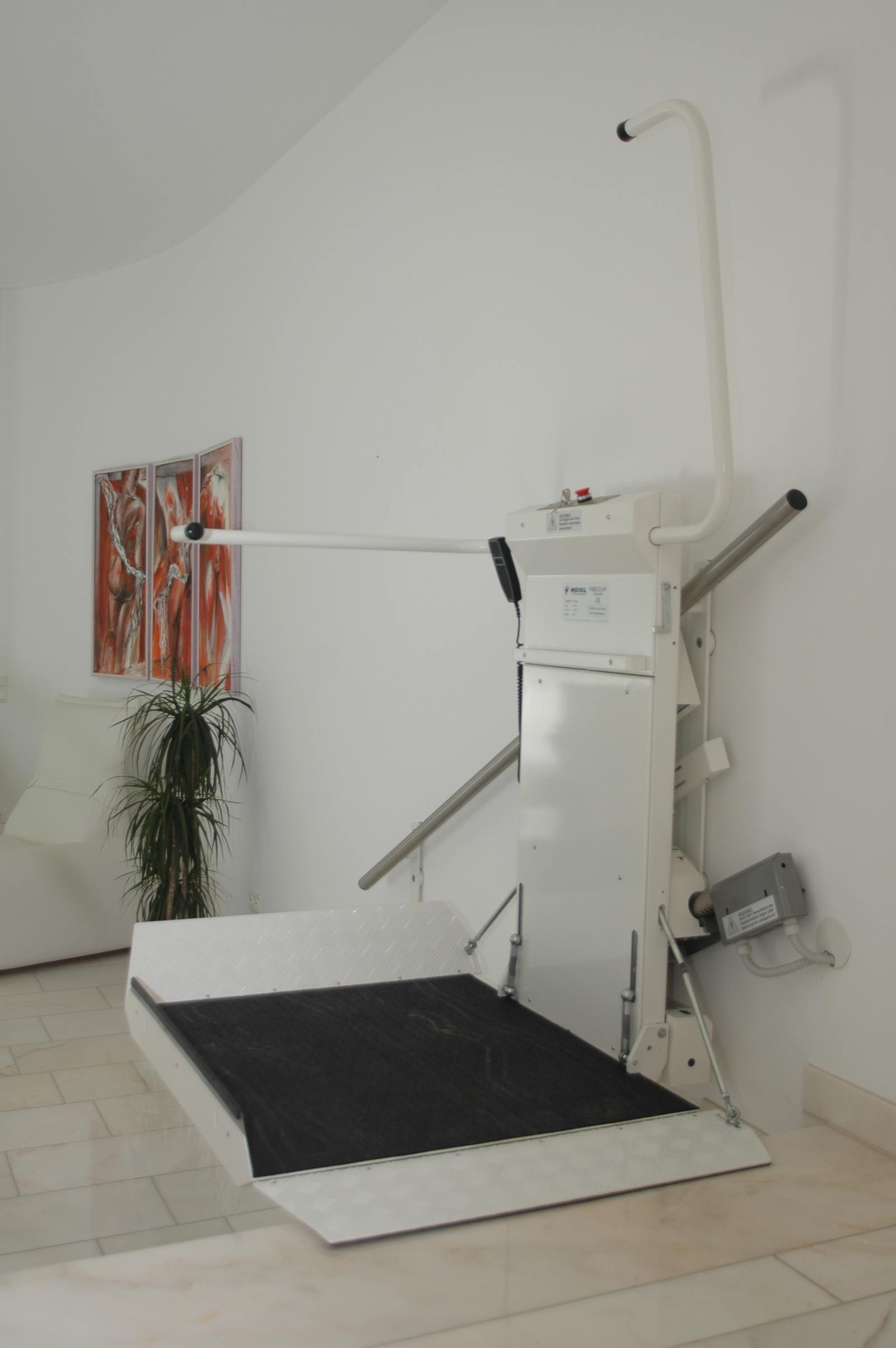 Plattformlift für gerade Treppen Plattformlift für gerade Treppen
