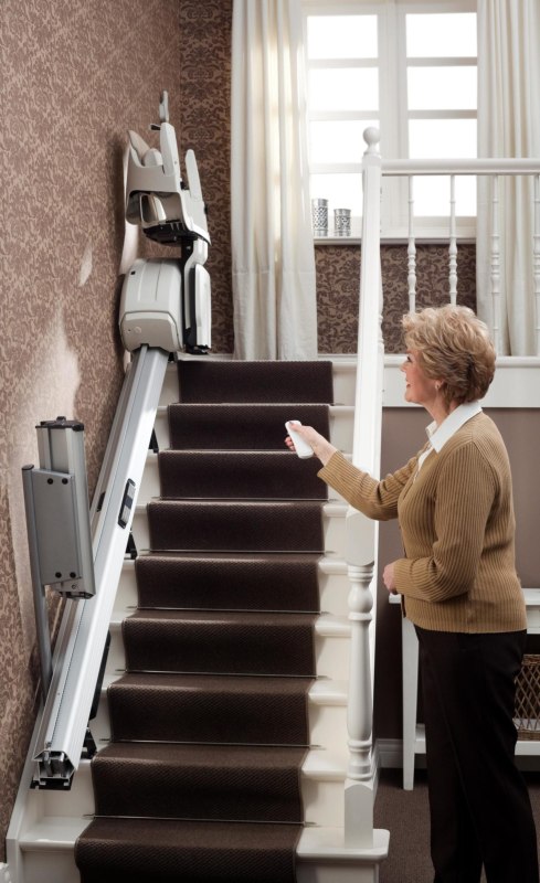 Treppenlift für gerade Treppen Treppenlift für gerade Treppen