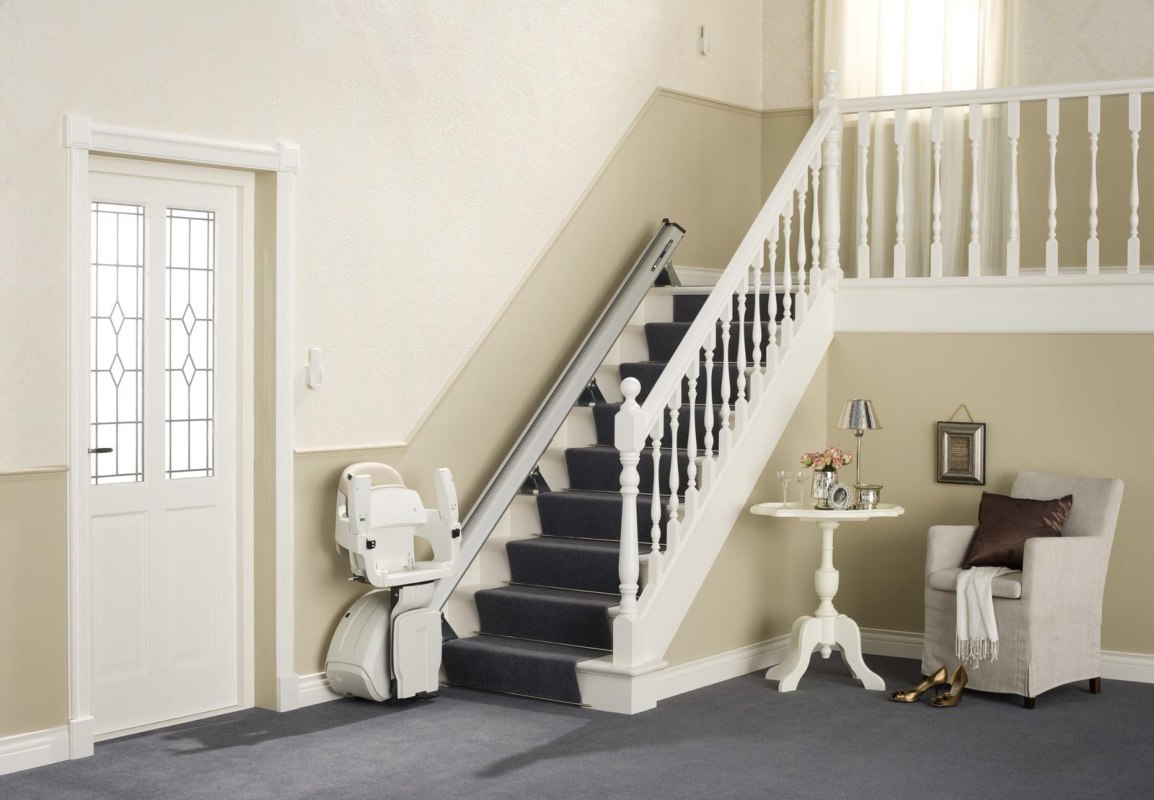 Treppenlift für gerade Treppen Treppenlift für gerade Treppen